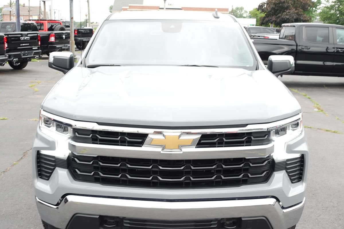 Used 2024 Chevrolet Silverado 1500 LT AWD/4WD image 6