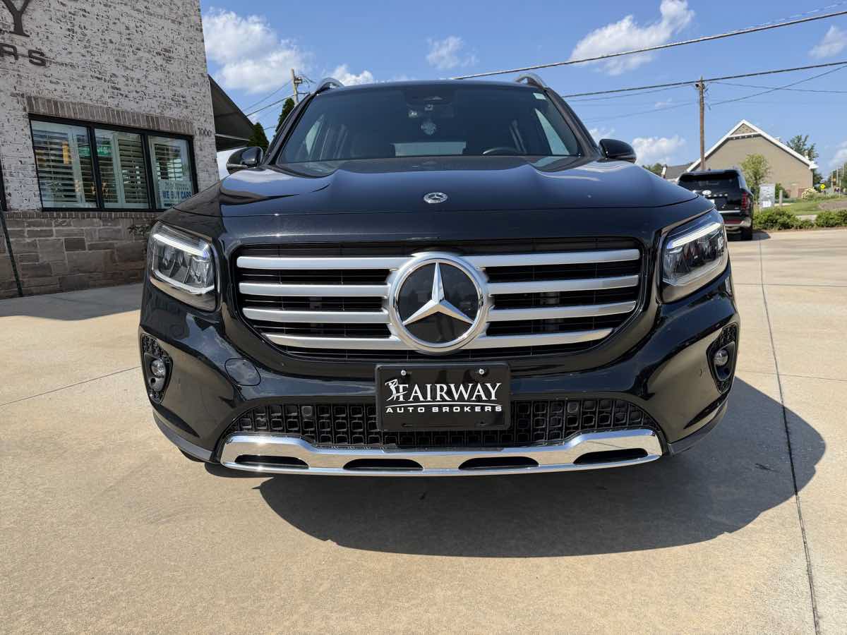 Used 2025 Mercedes-Benz GLB 250 image 3