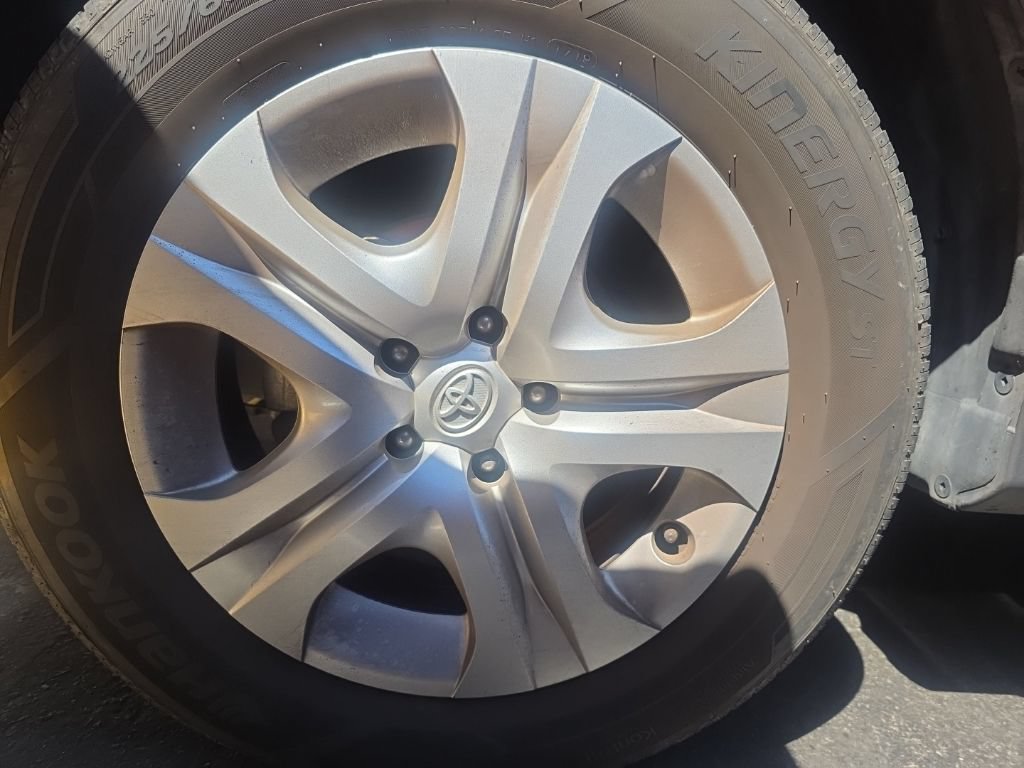 Used 2013 Toyota RAV4 LE AWD/4WD image 11