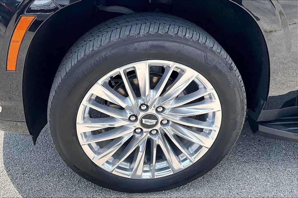 Used 2025 Cadillac Escalade ESV Premium Luxury AWD/4WD image 11