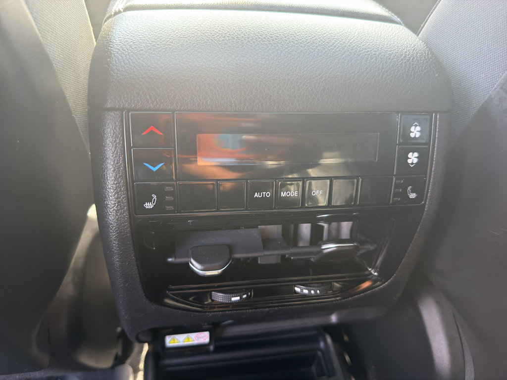 Used 2022 Jeep Grand Cherokee L Limited AWD/4WD image 10