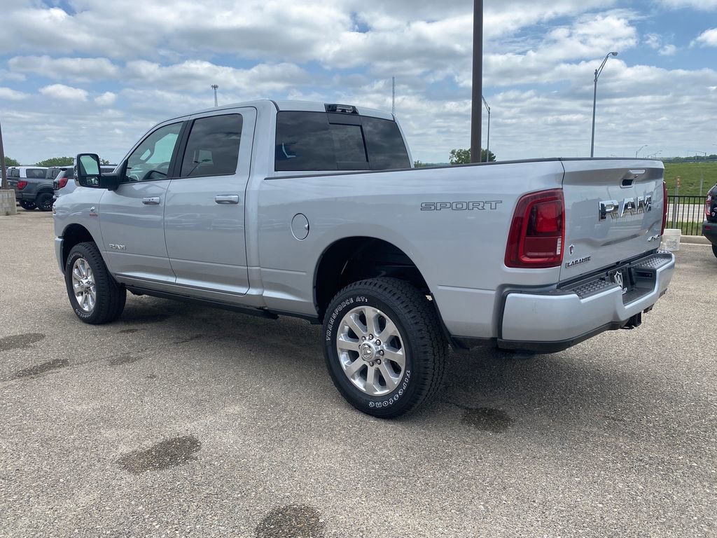 New 2026 RAM 2500 Laramie AWD/4WD image 4