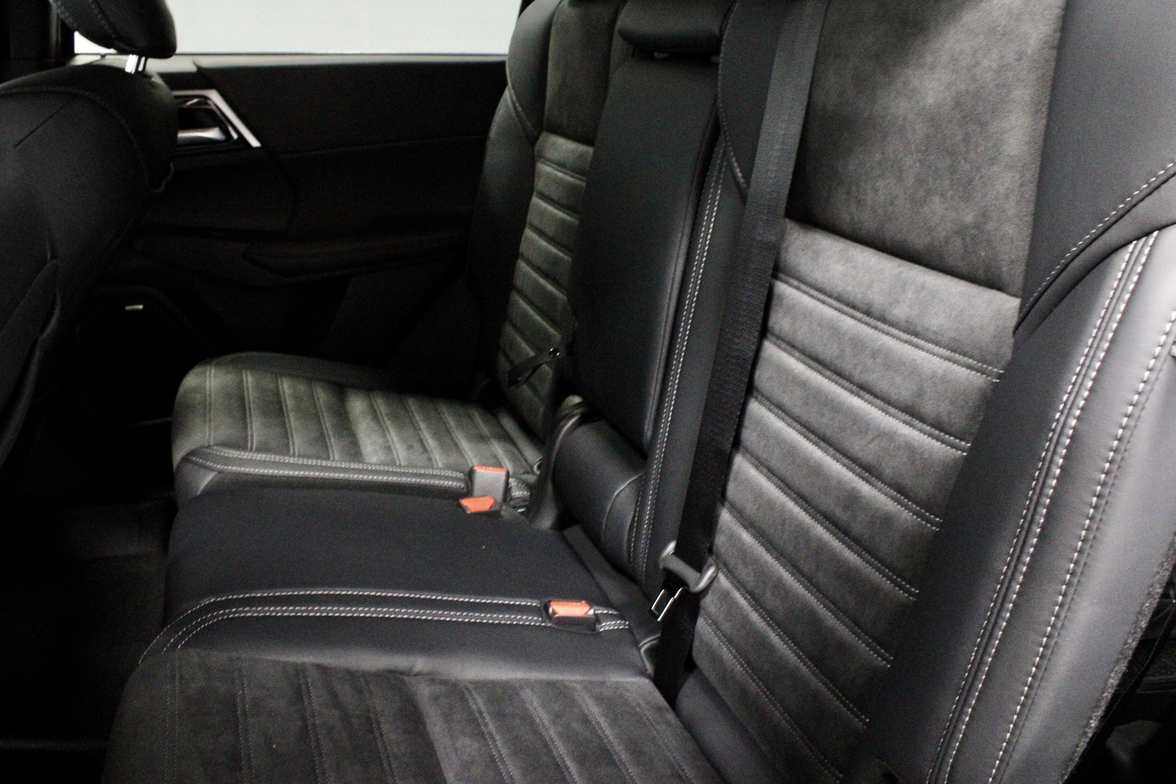 New 2025 Mitsubishi Outlander SE image 16