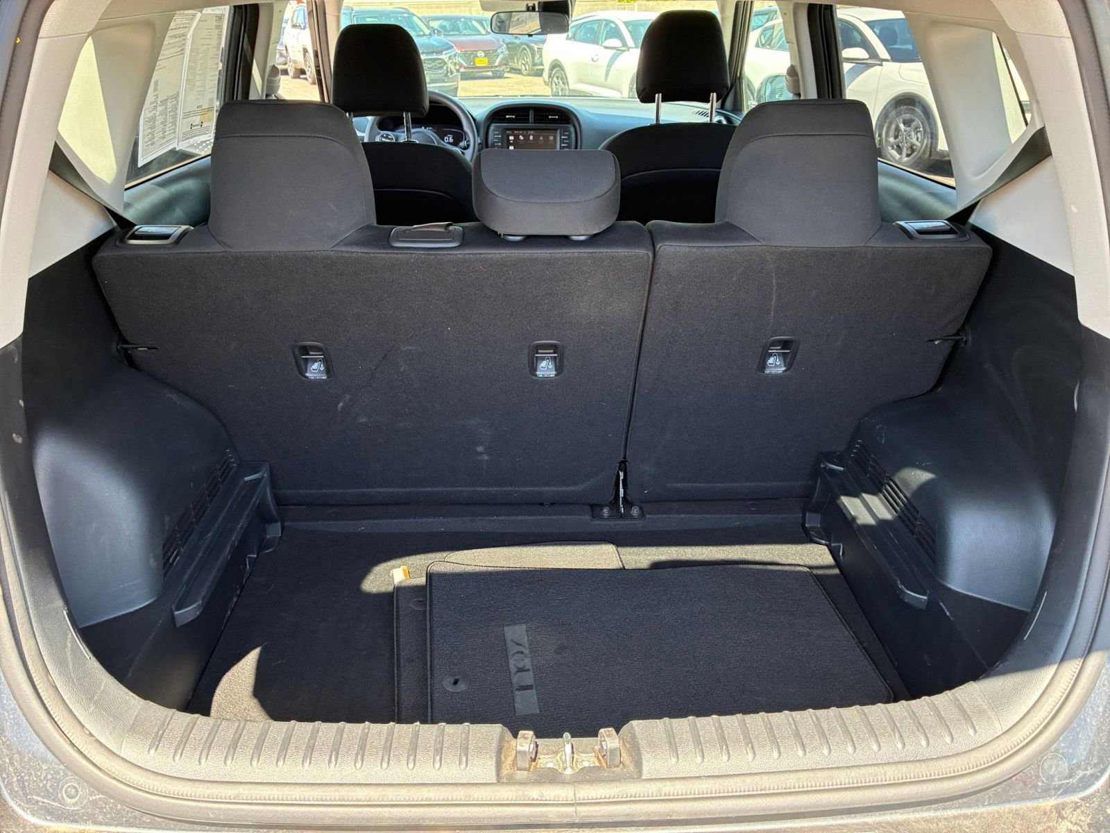 Used 2025 Kia Soul LX w/ LX Technology Package FWD image 29