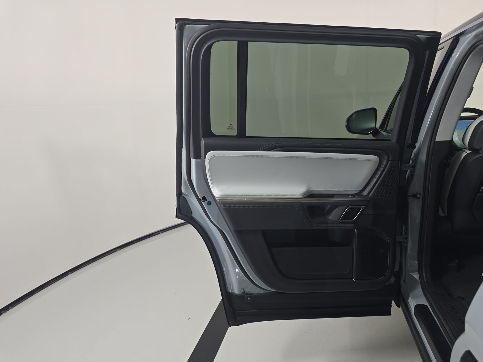 Used 2024 Rivian R1S Adventure Quad AWD/4WD image 17