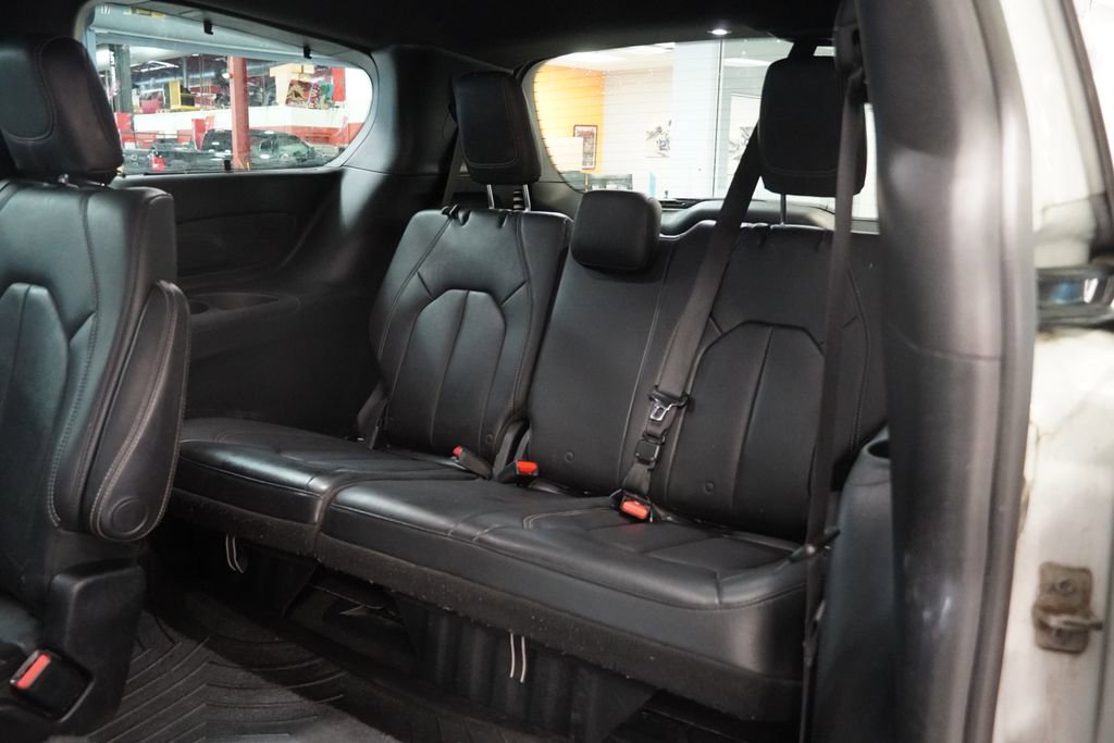 Used 2018 Chrysler Pacifica Touring-L Plus w/ S Appearance Package FWD image 26
