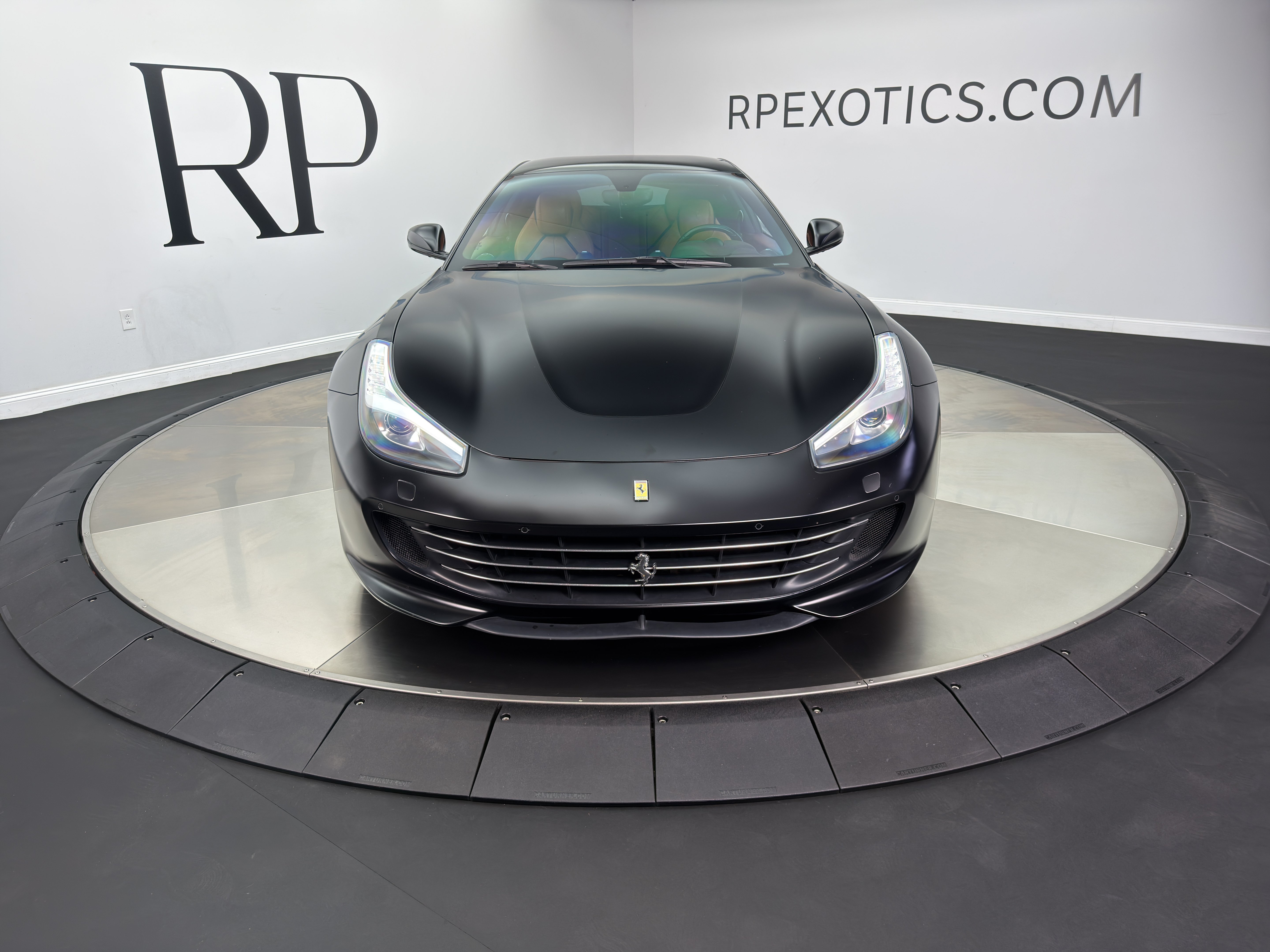 Used 2018 Ferrari GTC4Lusso T RWD image 5