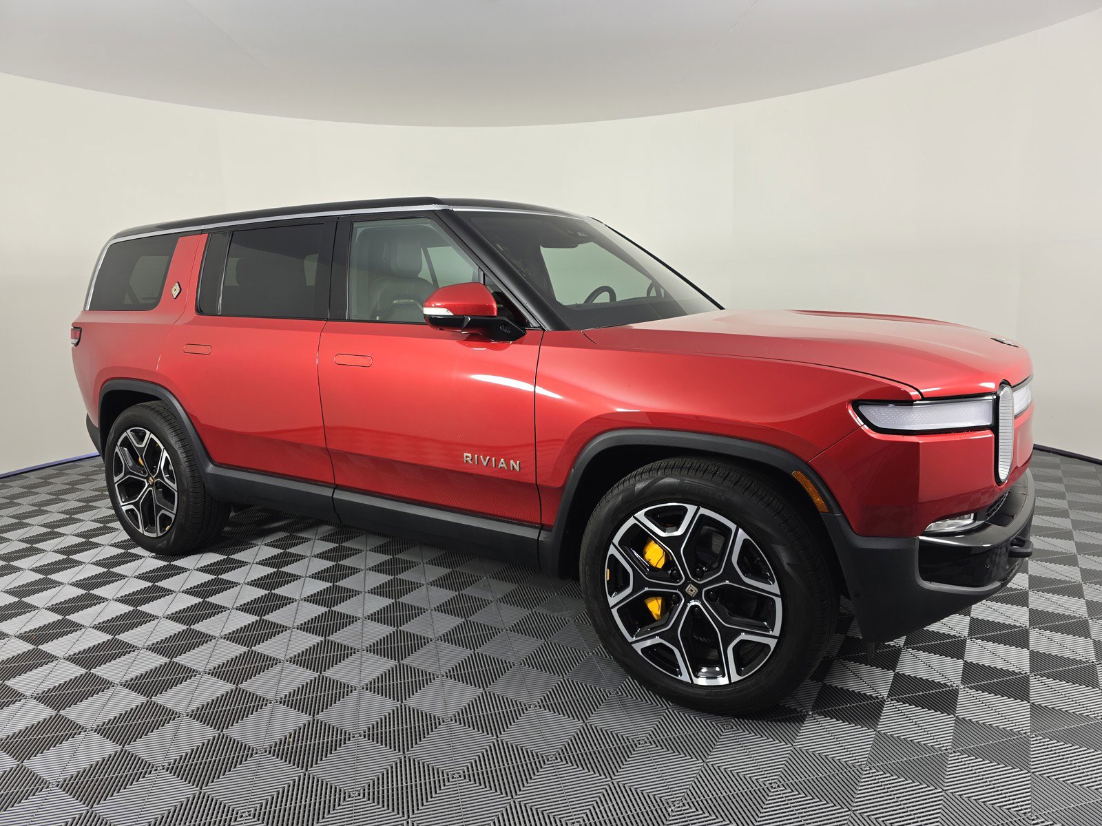 Used 2023 Rivian R1S Adventure image 7