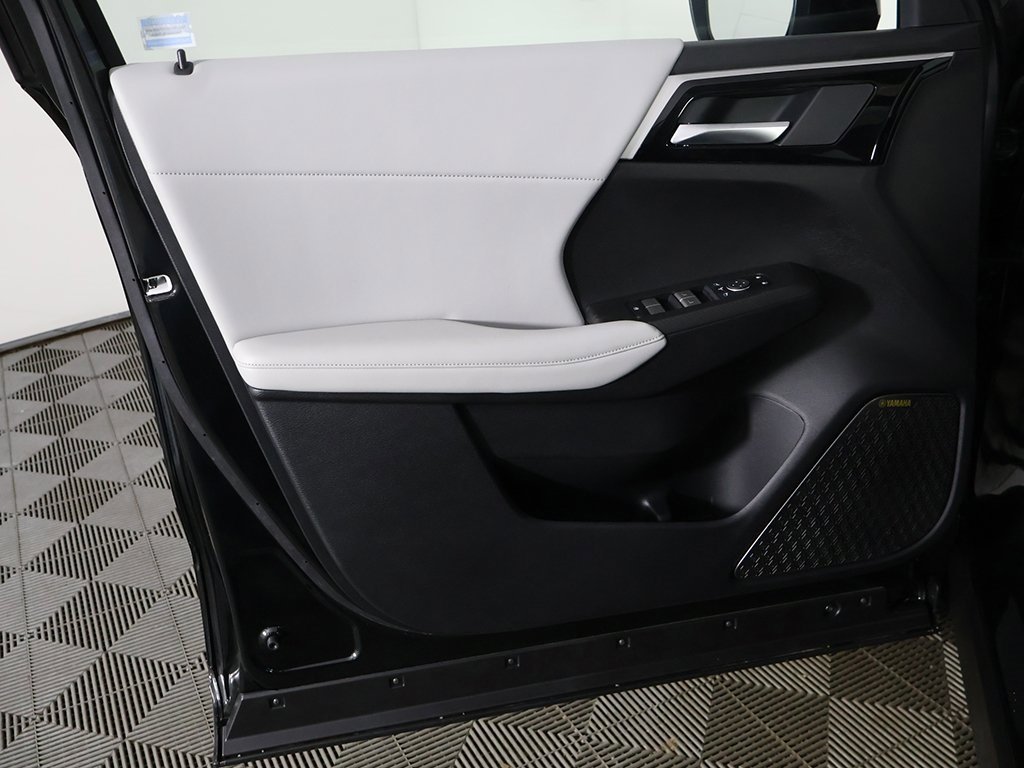 New 2025 Mitsubishi Outlander SE image 26