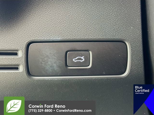 Used 2024 Volvo XC40 B5 Core image 13