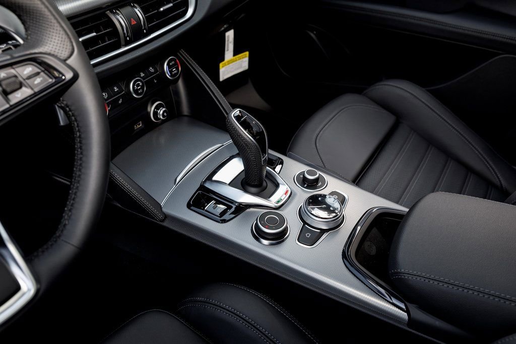 New 2025 Alfa Romeo Stelvio Sprint image 21