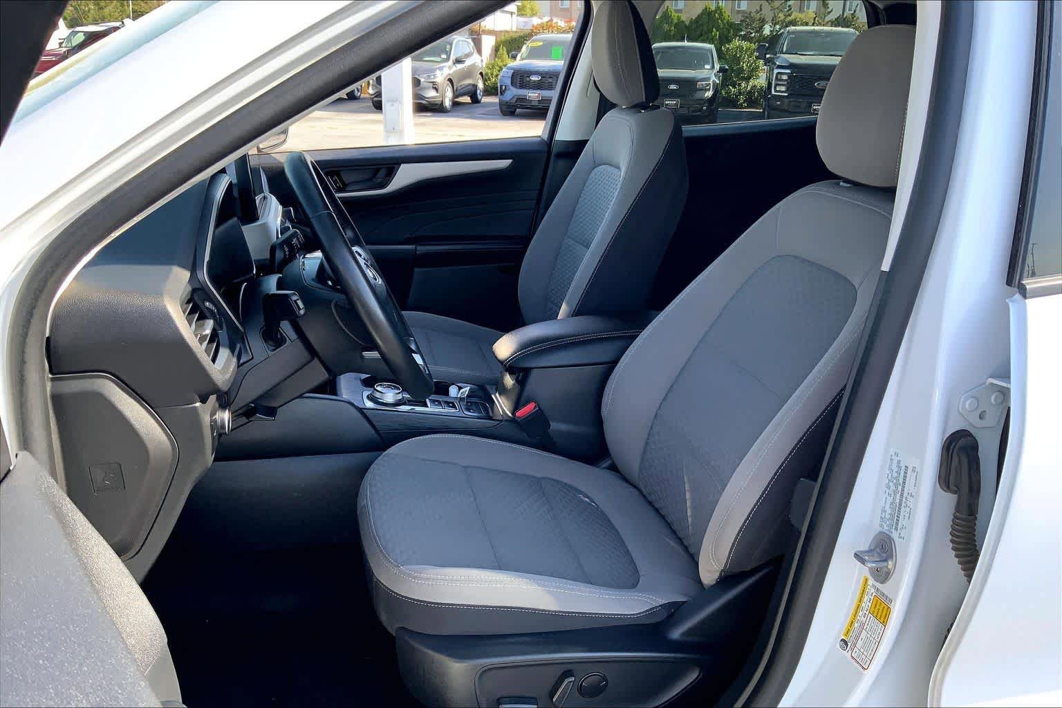 Certified 2022 Ford Escape SE w/ SE Sport Appearance Package FWD image 8