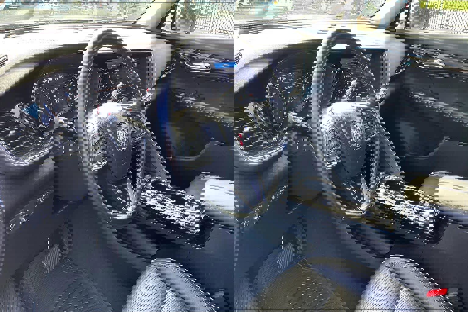 Used 2021 Buick Envision Essence w/ Technology Package I image 17