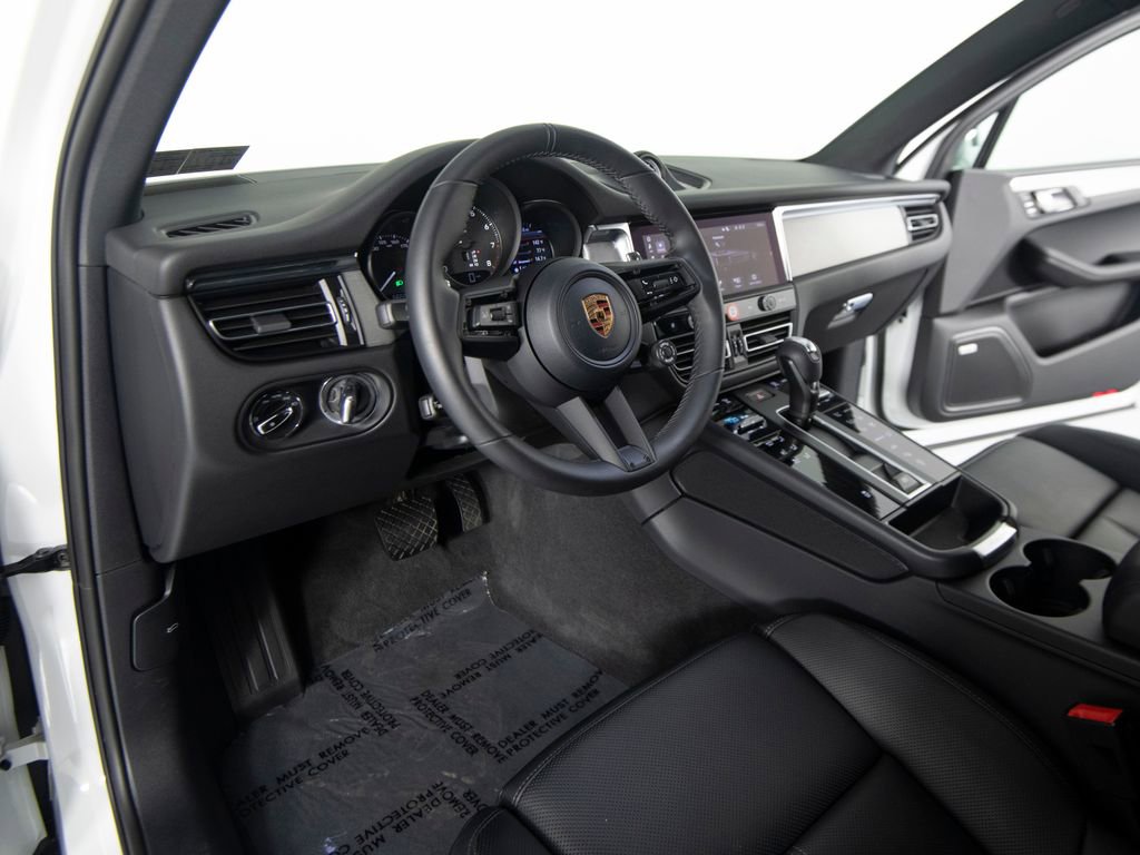 Certified 2026 Porsche Macan AWD/4WD image 14
