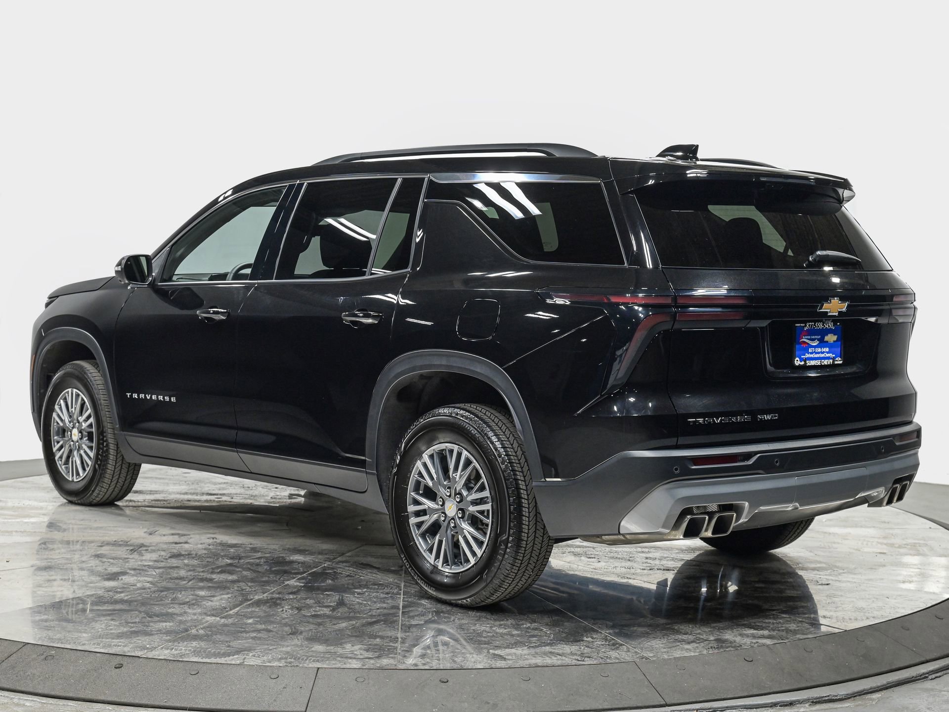 Used 2026 Chevrolet Traverse LT w/ Driver Confidence Package AWD/4WD image 4