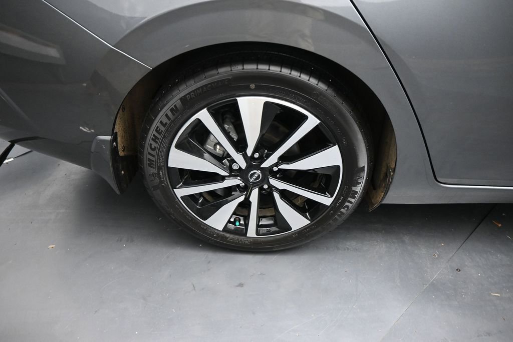 Used 2024 Nissan Sentra SV w/ SV Premium Package FWD image 24