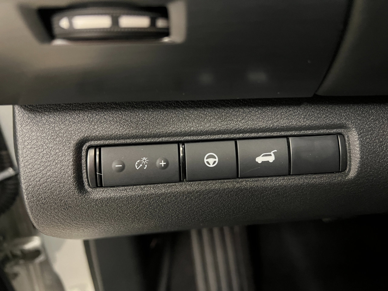 Used 2025 Nissan Pathfinder SL image 34