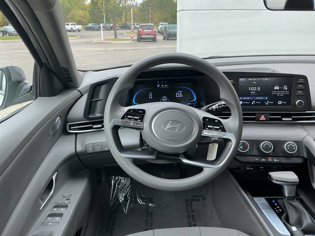 Certified 2024 Hyundai Elantra SE FWD image 19