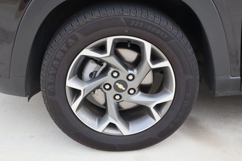 Used 2025 Chevrolet Trax LT FWD image 30