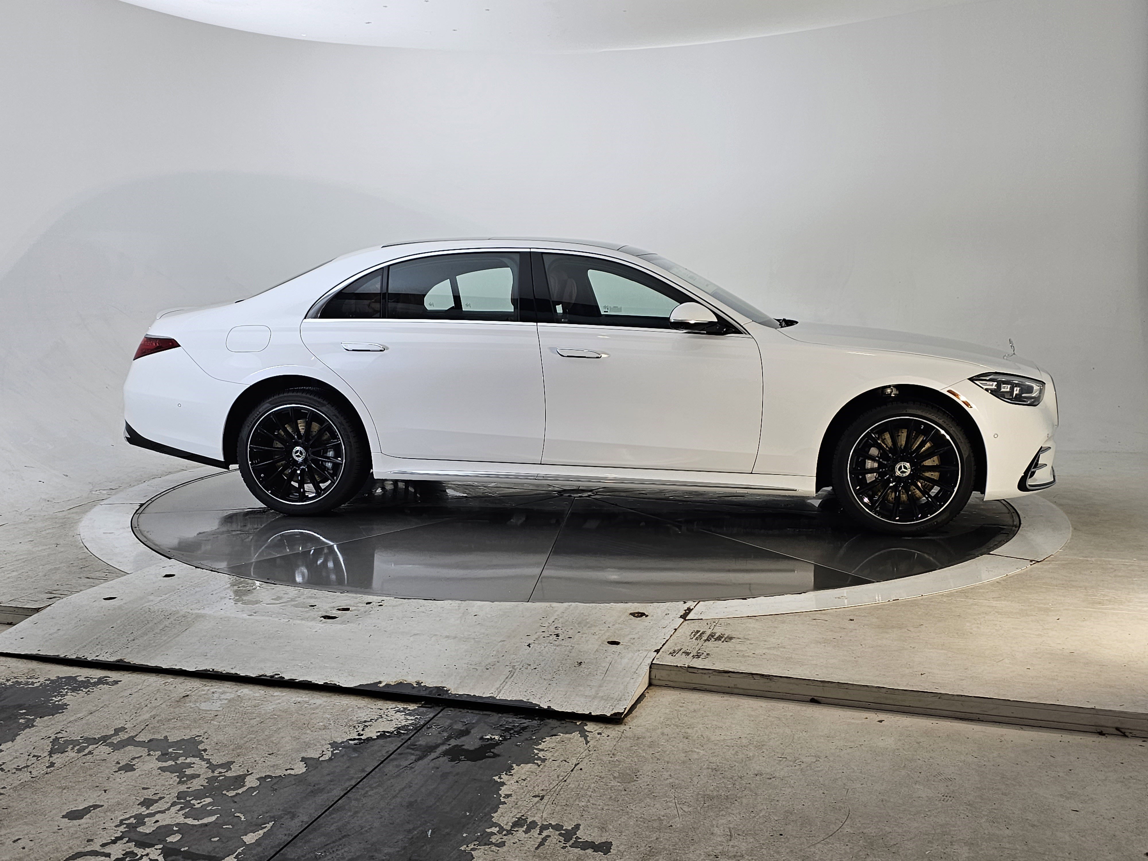 New 2026 Mercedes-Benz S 580 4MATIC Sedan image 3