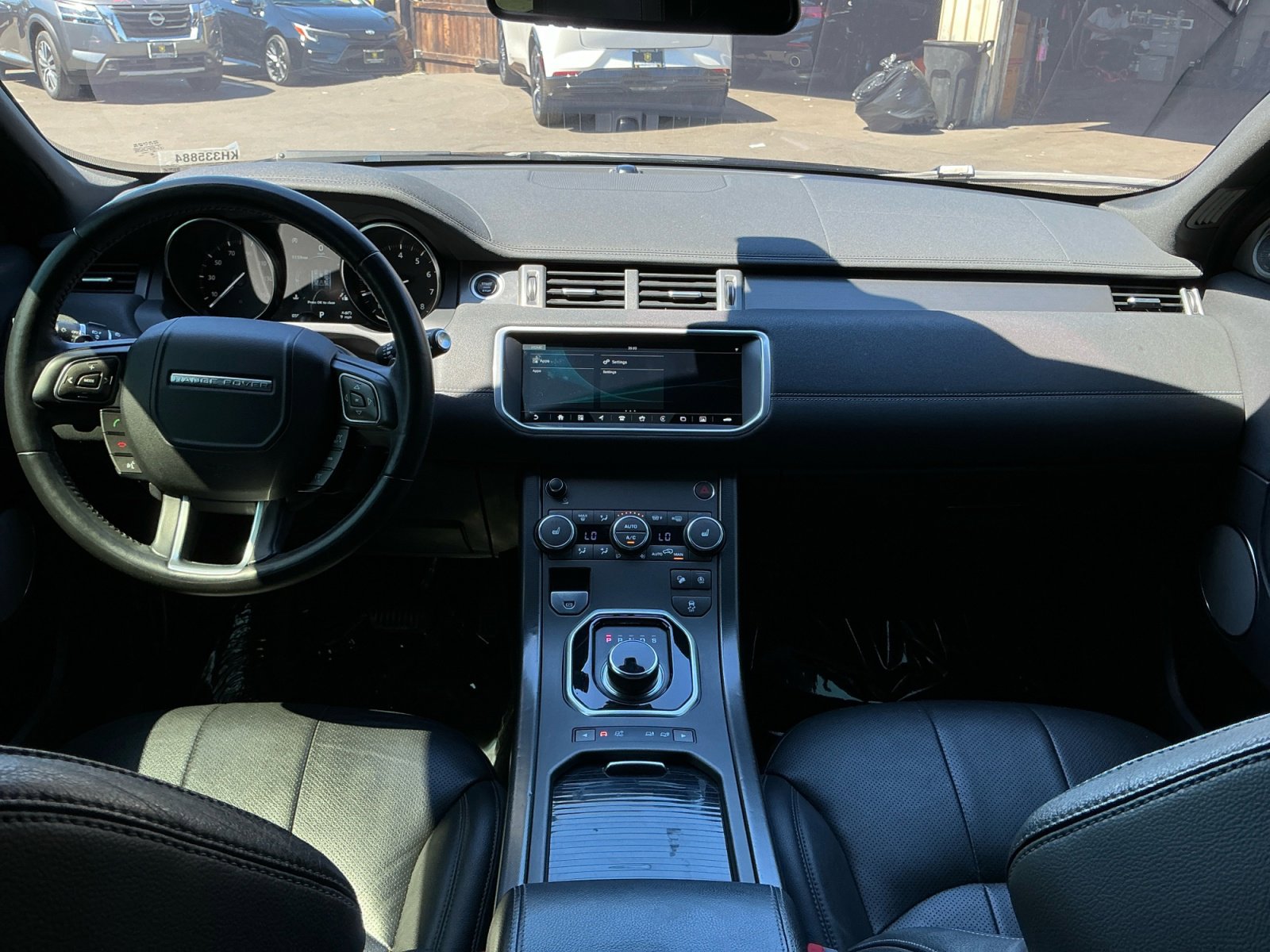 Used 2019 Land Rover Range Rover Evoque SE image 14