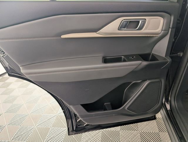 Used 2025 Ford Explorer Active image 31