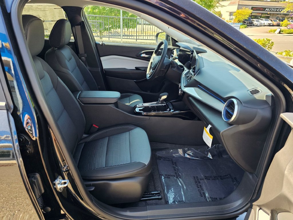 New 2026 Chevrolet Trax LT w/ Driver Confidence Package FWD image 11