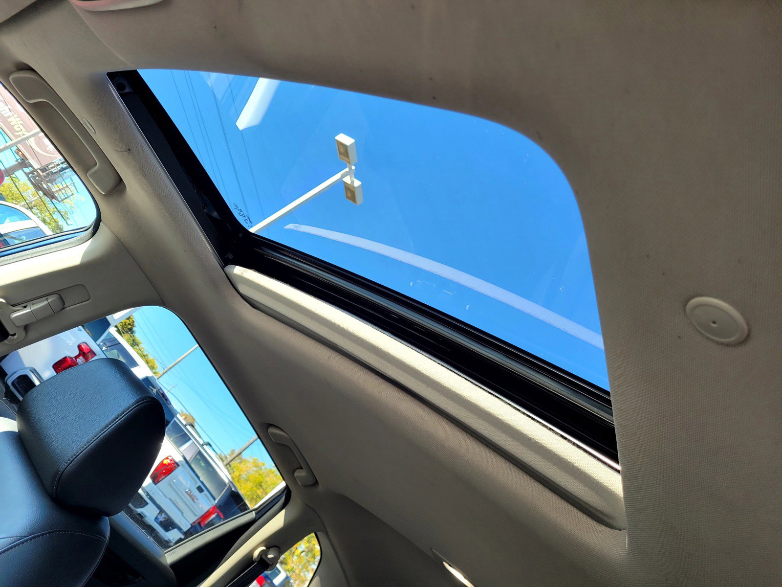 Used 2024 Honda CR-V EX-L image 32