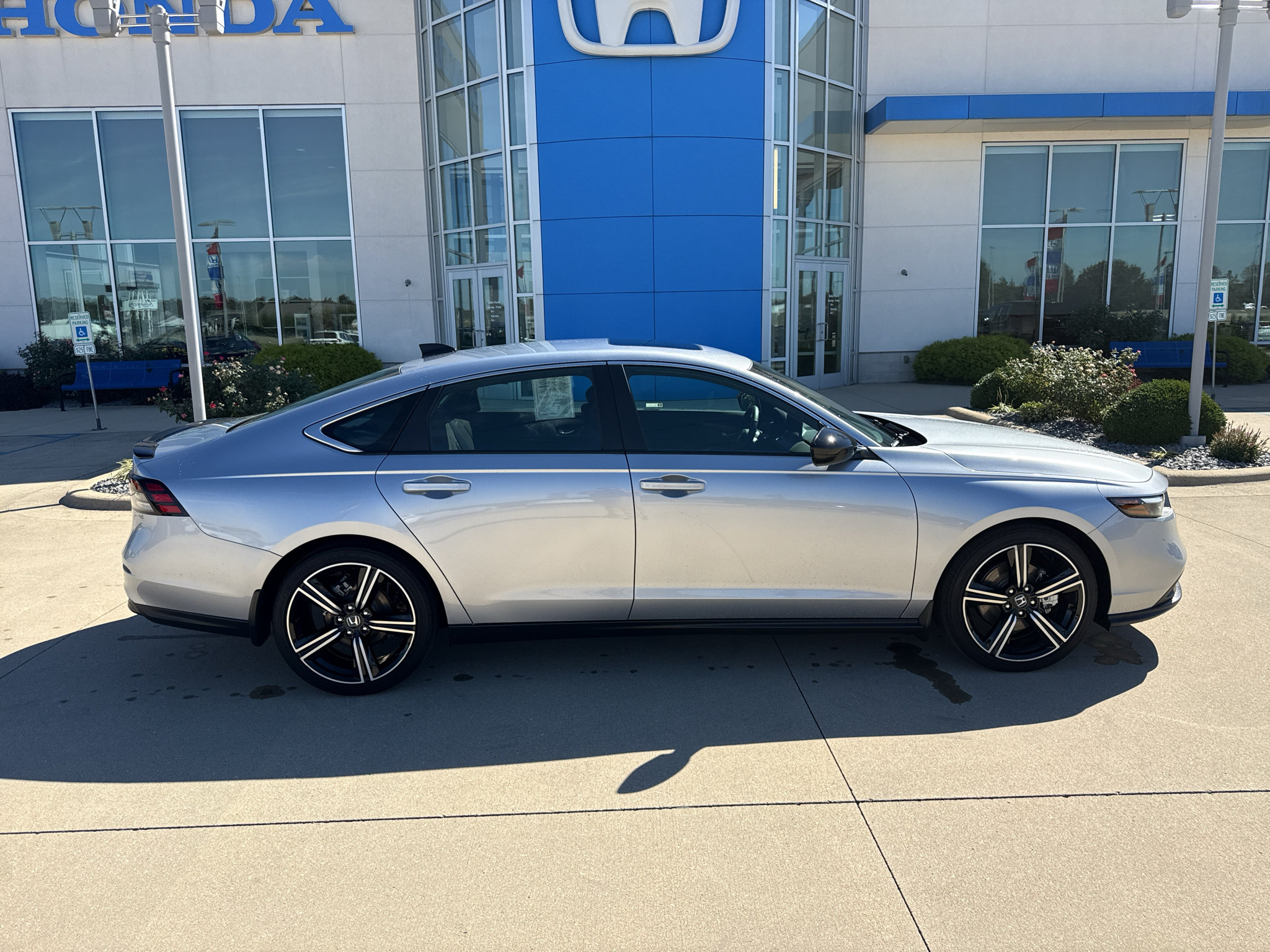 Used 2025 Honda Accord Sport image 4