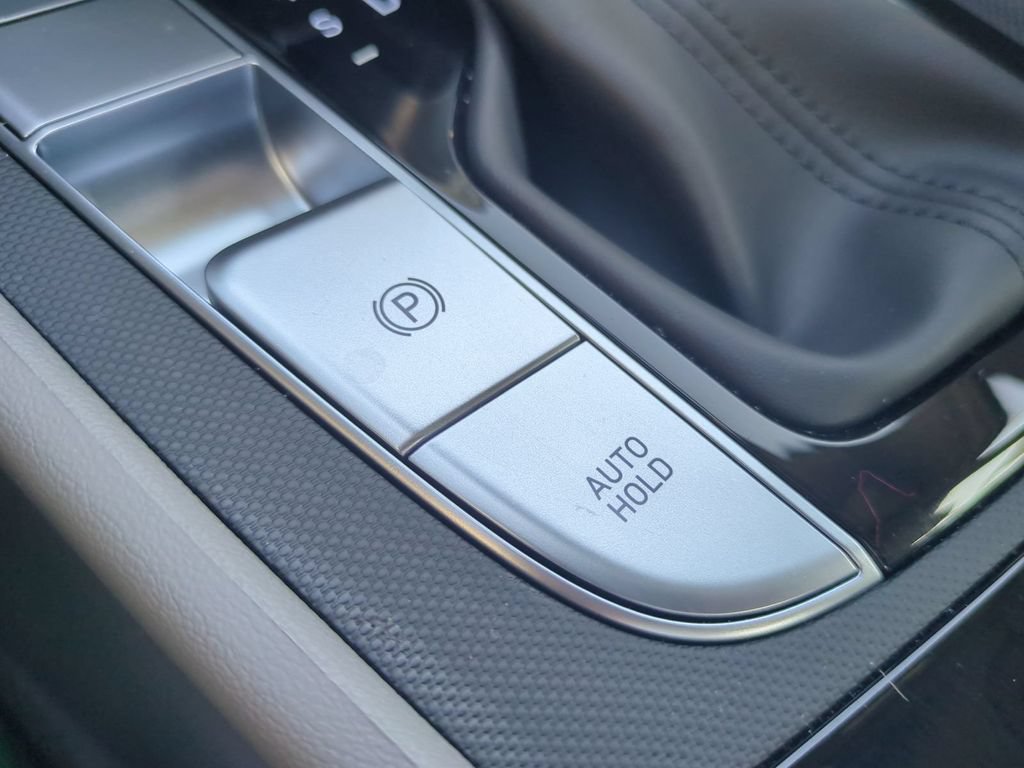 Used 2025 Hyundai Elantra Hybrid FWD image 26