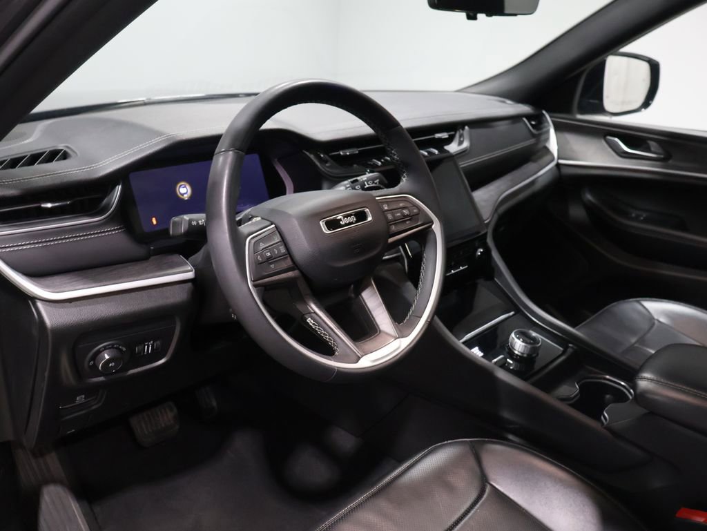 Used 2024 Jeep Grand Cherokee L Limited w/ Luxury Tech Group II image 17