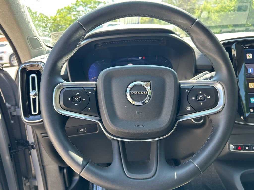 Used 2025 Volvo XC40 B5 Plus AWD/4WD image 10