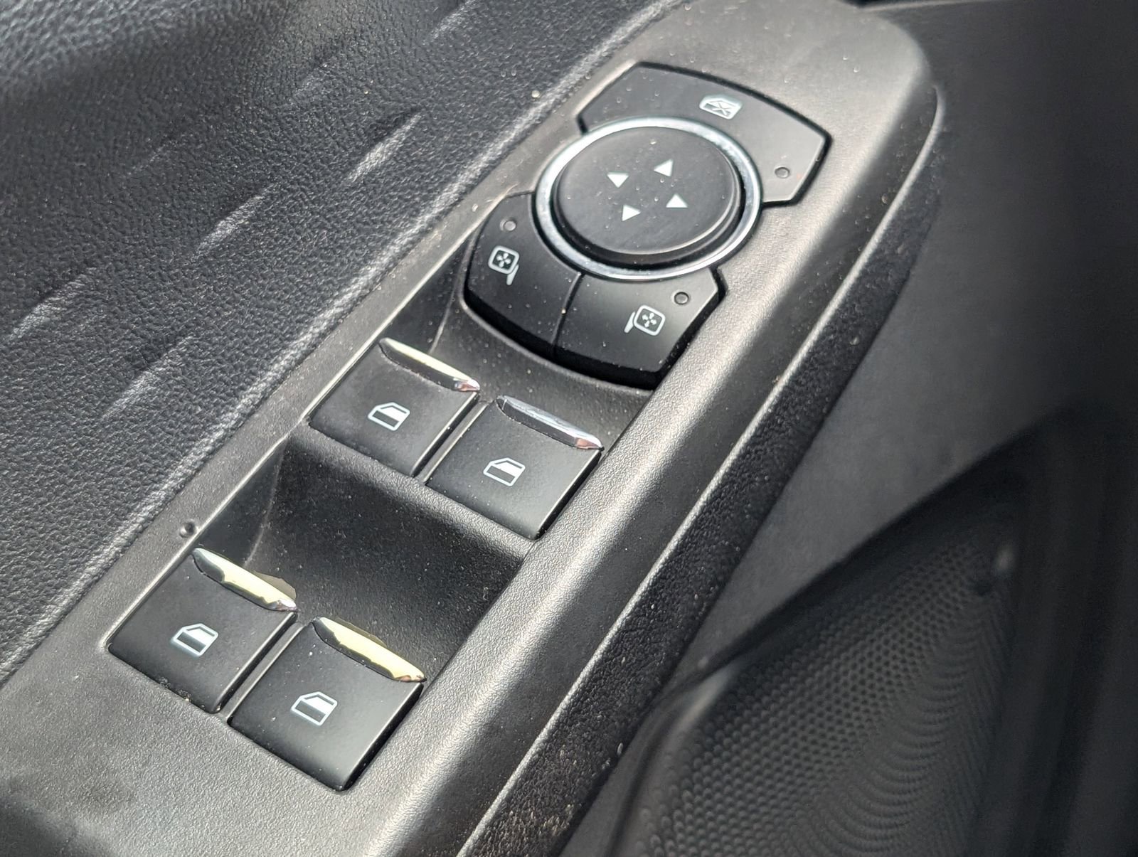 Used 2020 Ford Escape SE FWD image 19