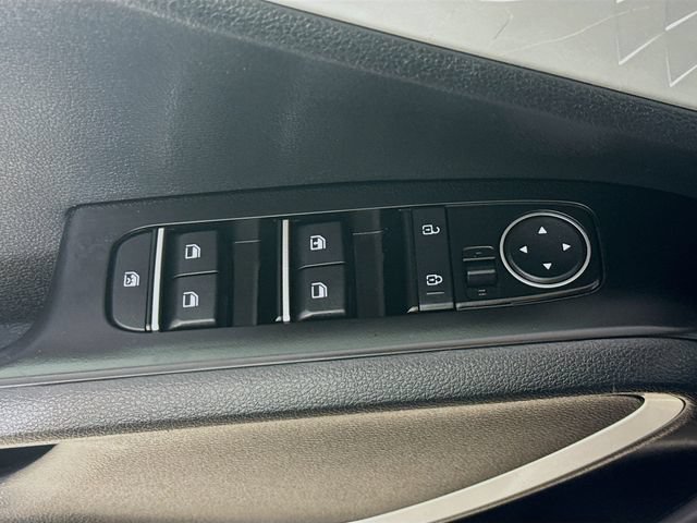 Used 2023 Kia Soul LX w/ LX Technology Package FWD image 17