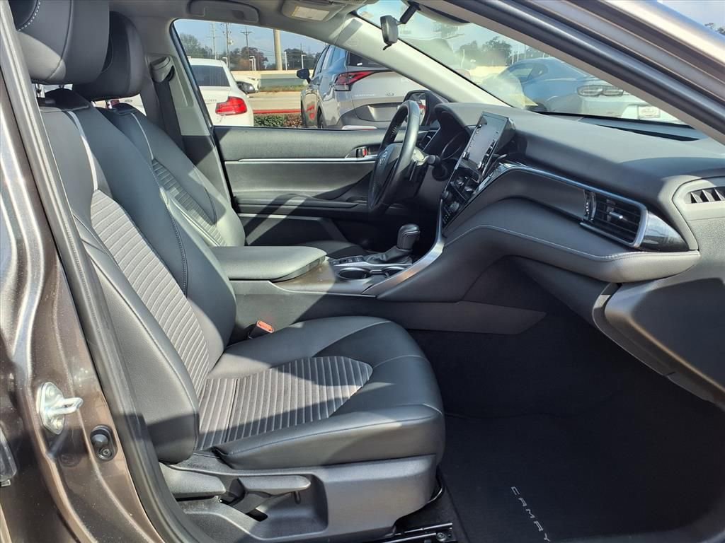 Used 2021 Toyota Camry SE image 19