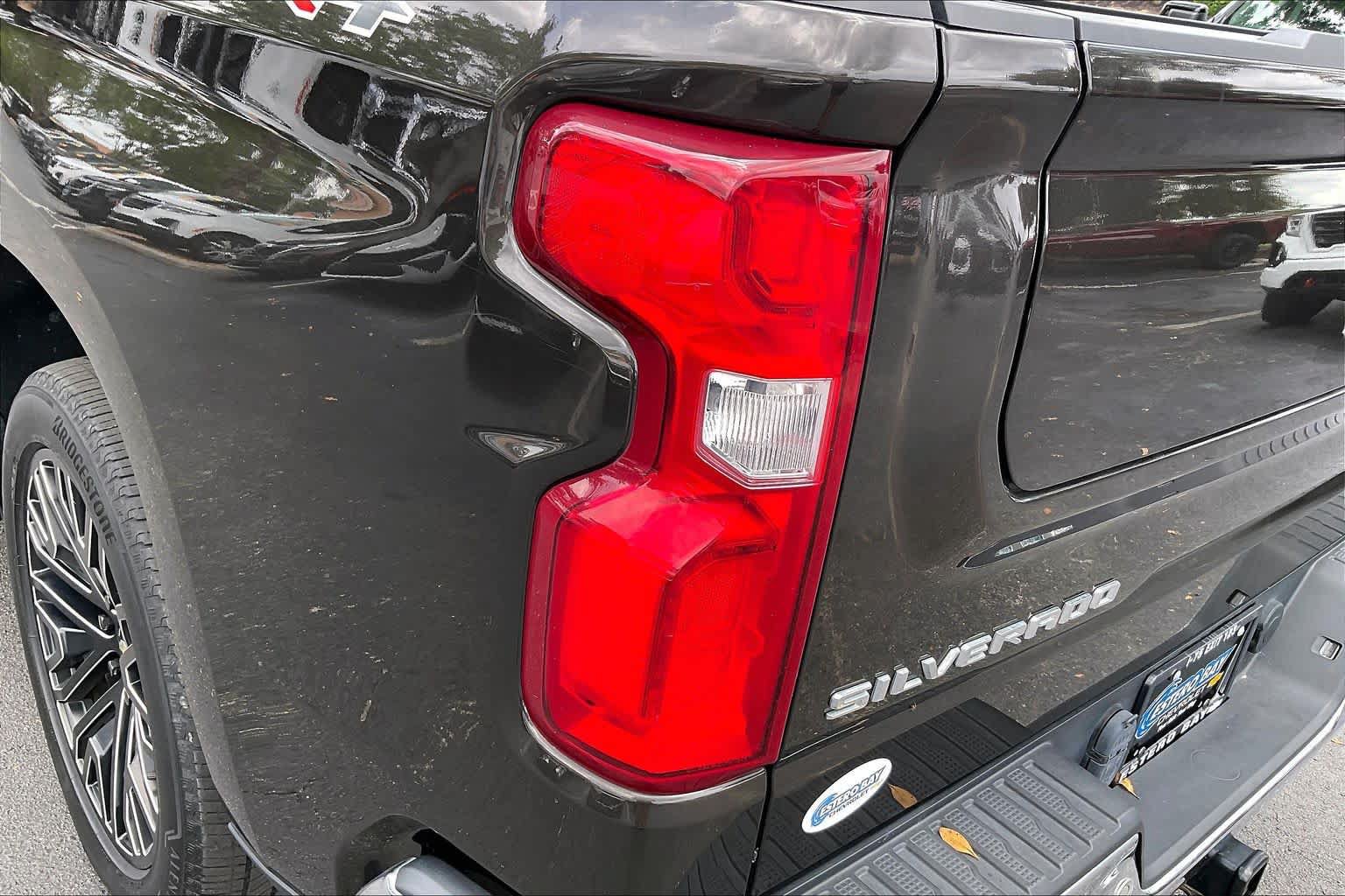 Used 2022 Chevrolet Silverado 1500 LTZ w/ LTZ Convenience Package II AWD/4WD image 28