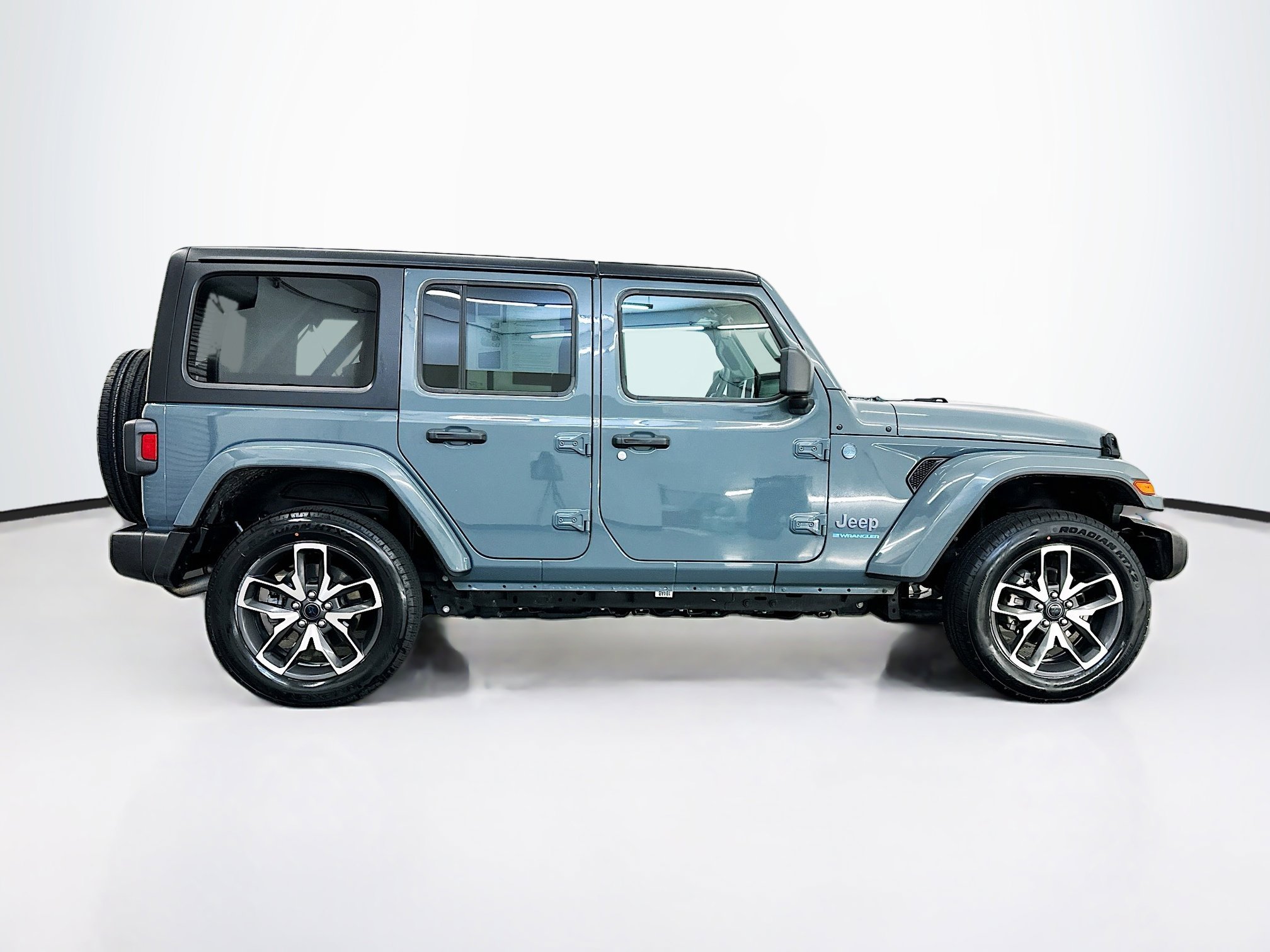 Used 2024 Jeep Wrangler Unlimited w/ Convenience Group AWD/4WD image 10