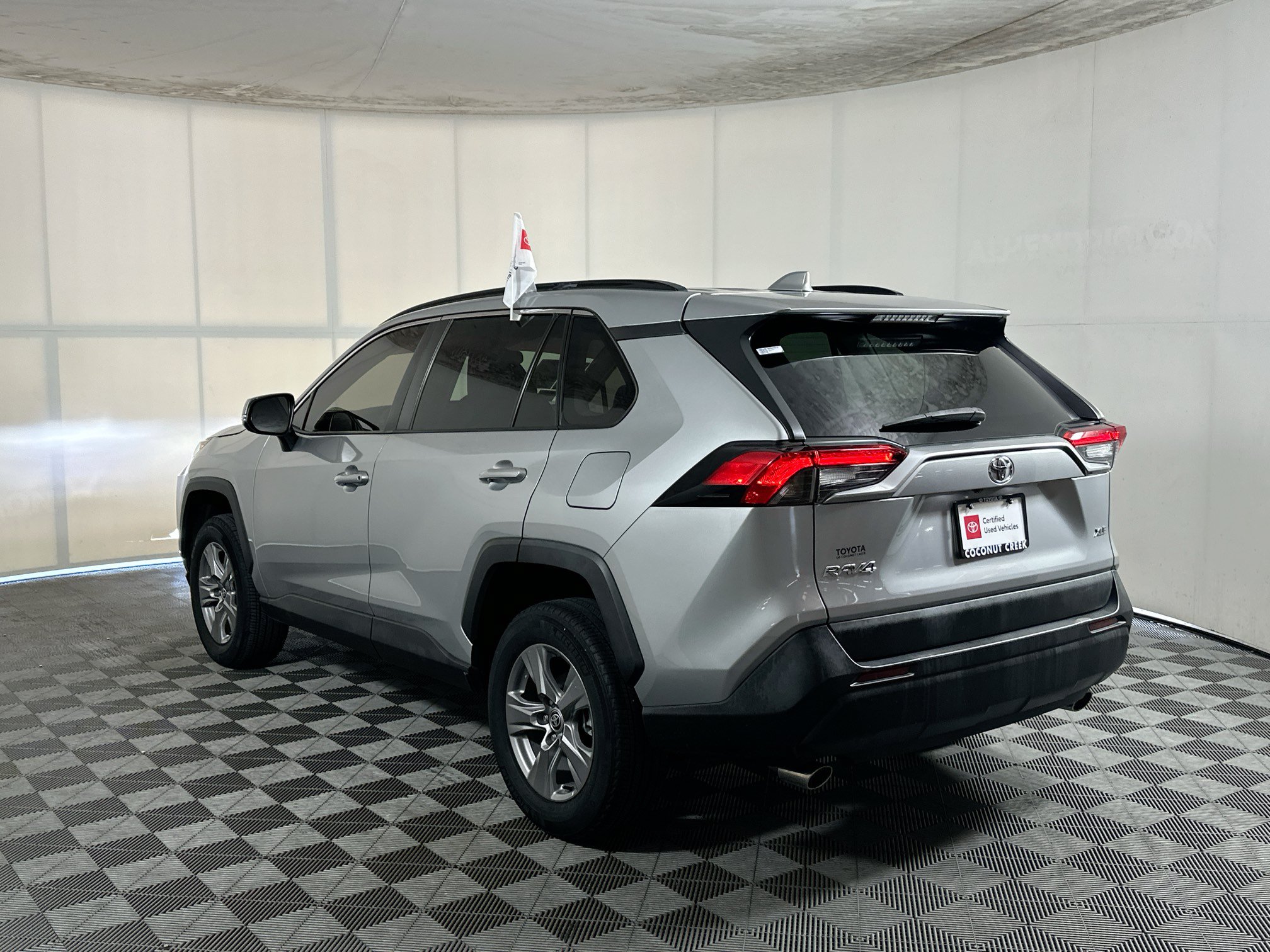 Used 2023 Toyota RAV4 XLE FWD image 5
