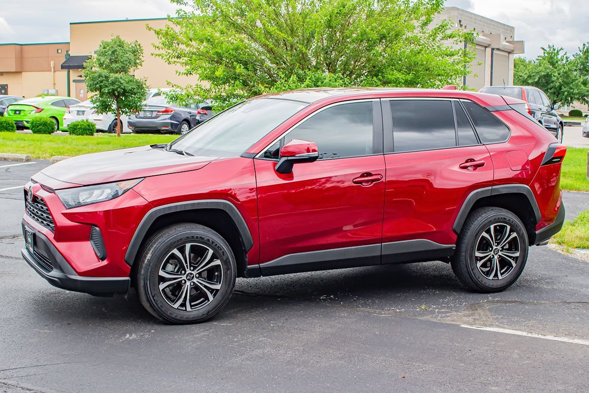 Used 2022 Toyota RAV4 LE AWD/4WD image 4