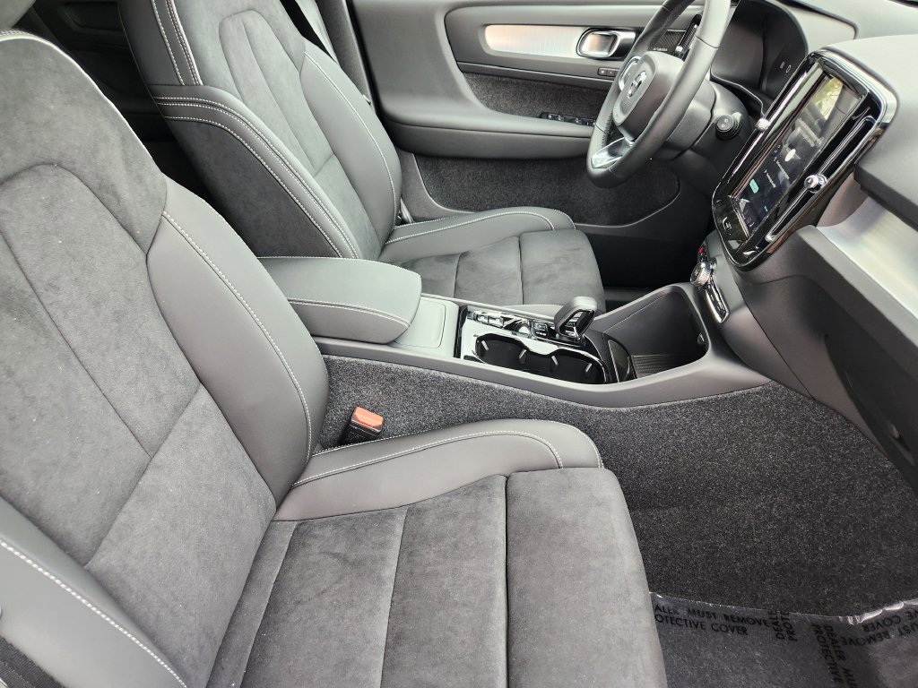 New 2026 Volvo XC40 B5 Ultra w/ Climate Package AWD/4WD image 5