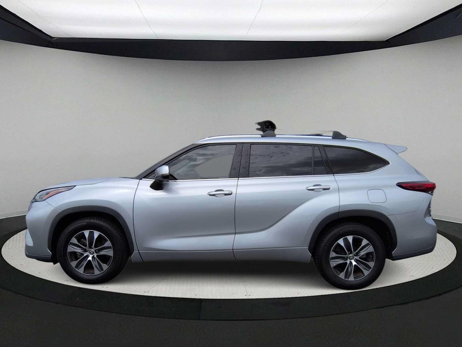 Used 2021 Toyota Highlander XLE FWD image 5