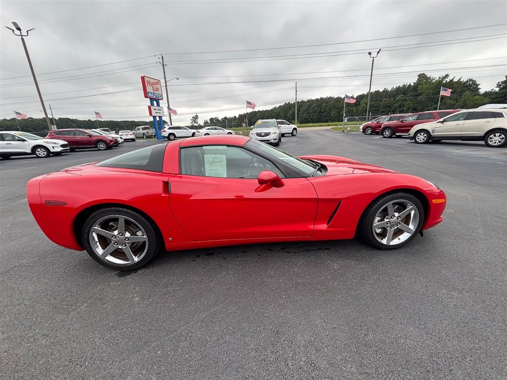 Used 2007 Chevrolet Corvette Coupe w/ Preferred Equipment Group RWD image 9