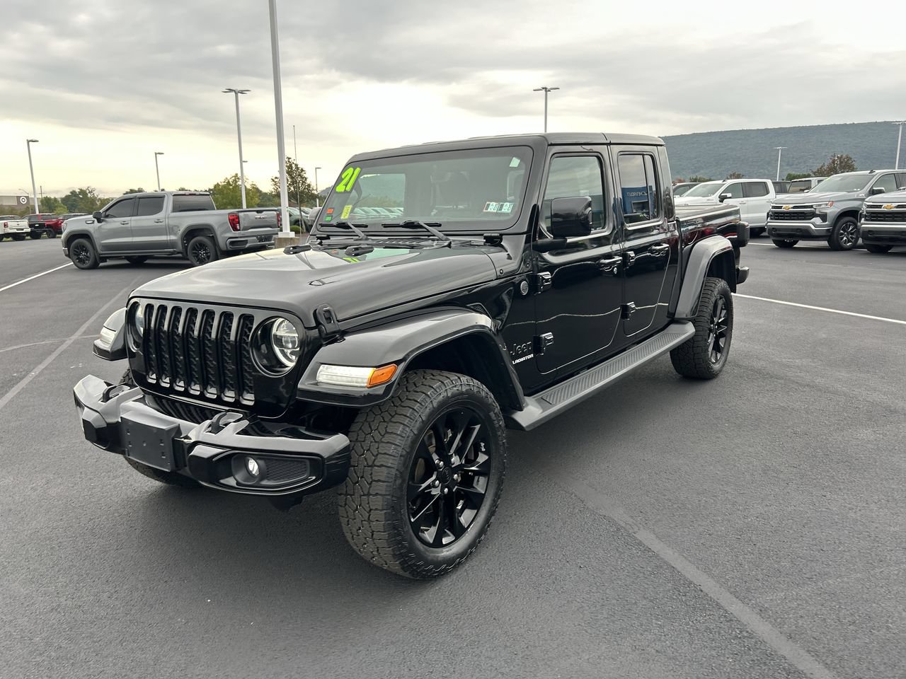 Used 2021 Jeep Gladiator Overland AWD/4WD image 3