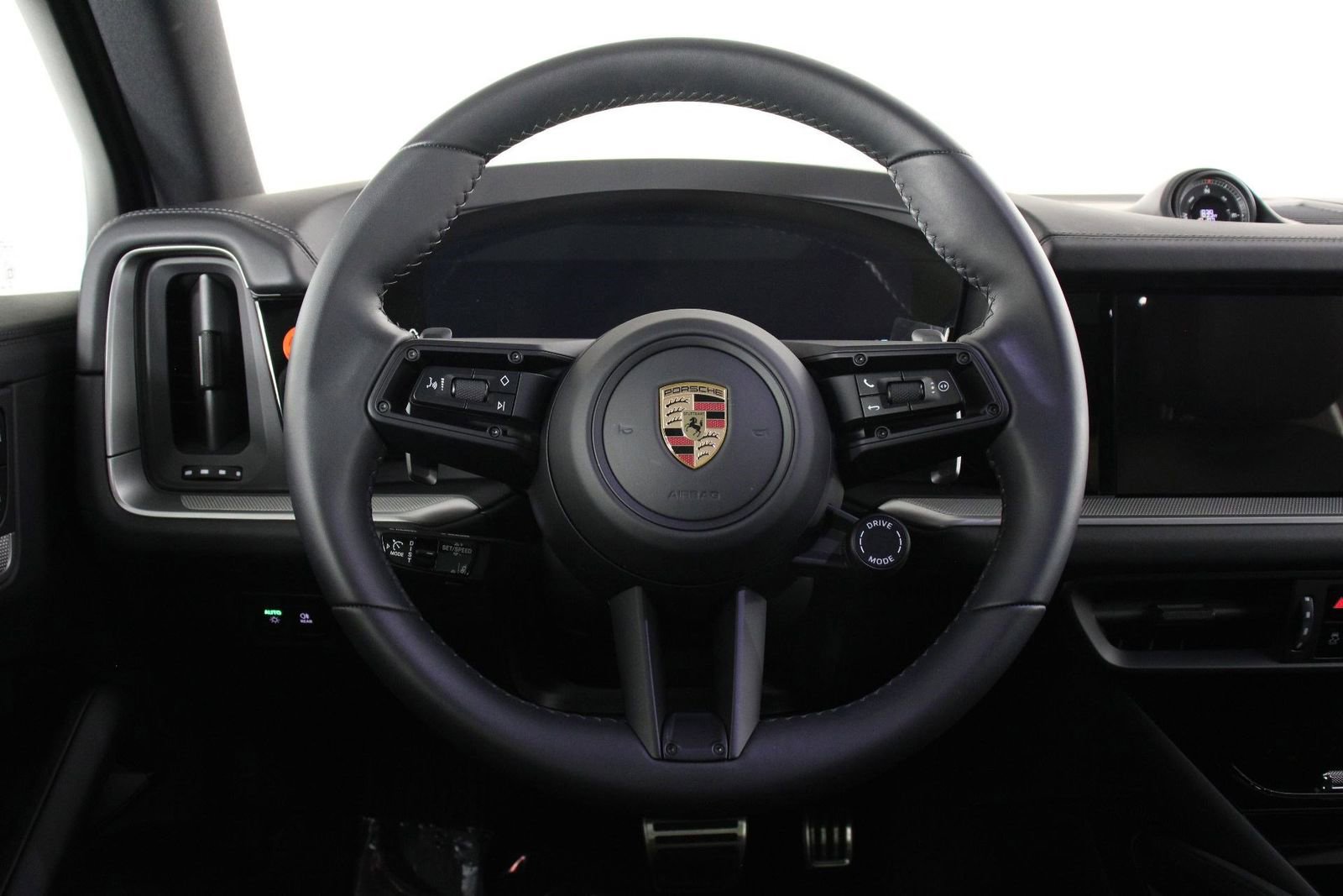 Certified 2025 Porsche Cayenne S image 12