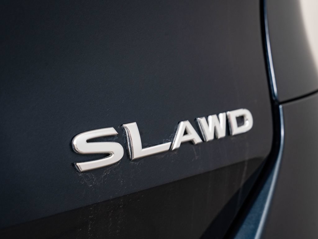 Used 2015 Nissan Rogue SL AWD/4WD image 16