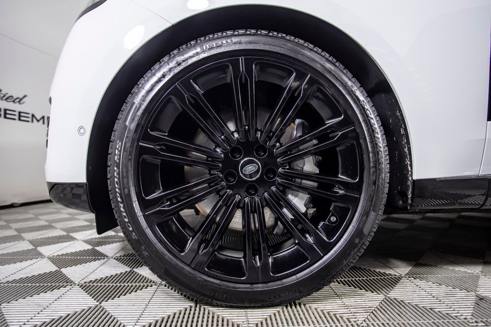 Used 2025 Land Rover Range Rover SE image 40