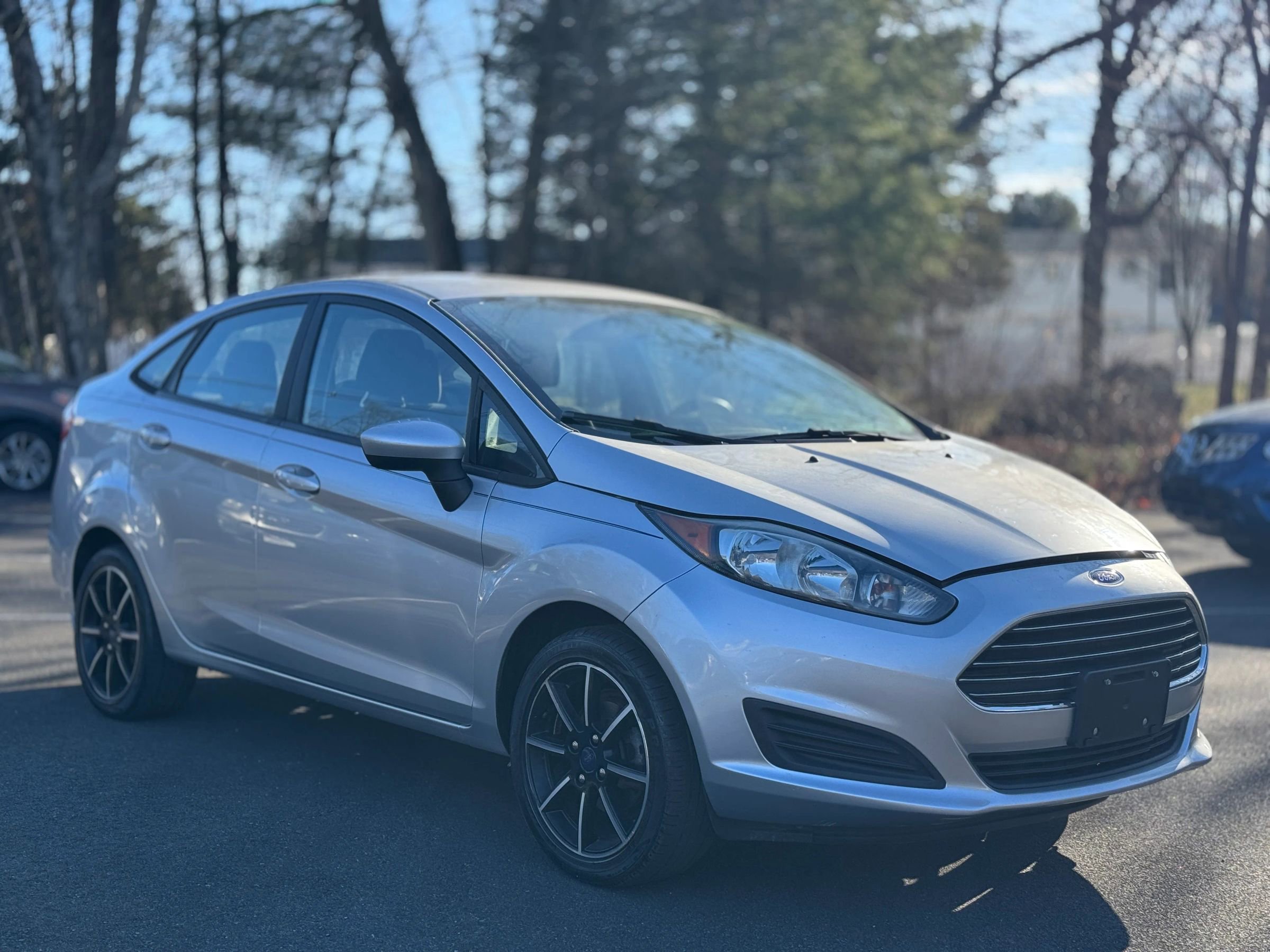 Used 2017 Ford Fiesta SE image 3