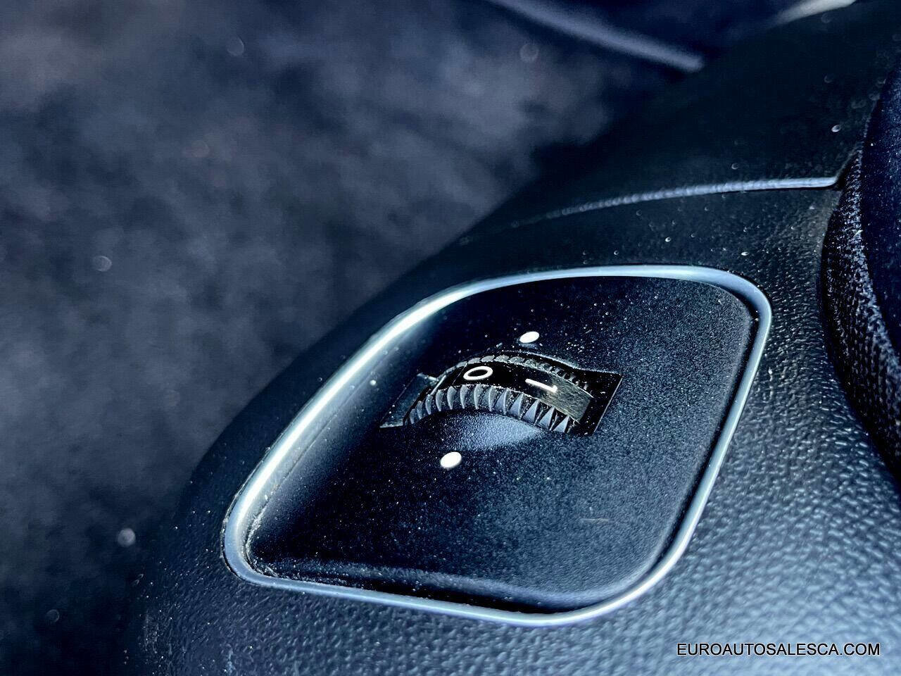 Used 2011 Mercedes-Benz SL 550 image 38