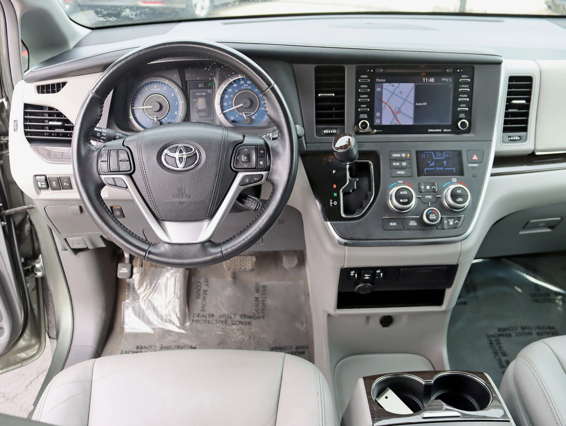 Used 2018 Toyota Sienna XLE w/ XLE Navigation Package FWD image 17