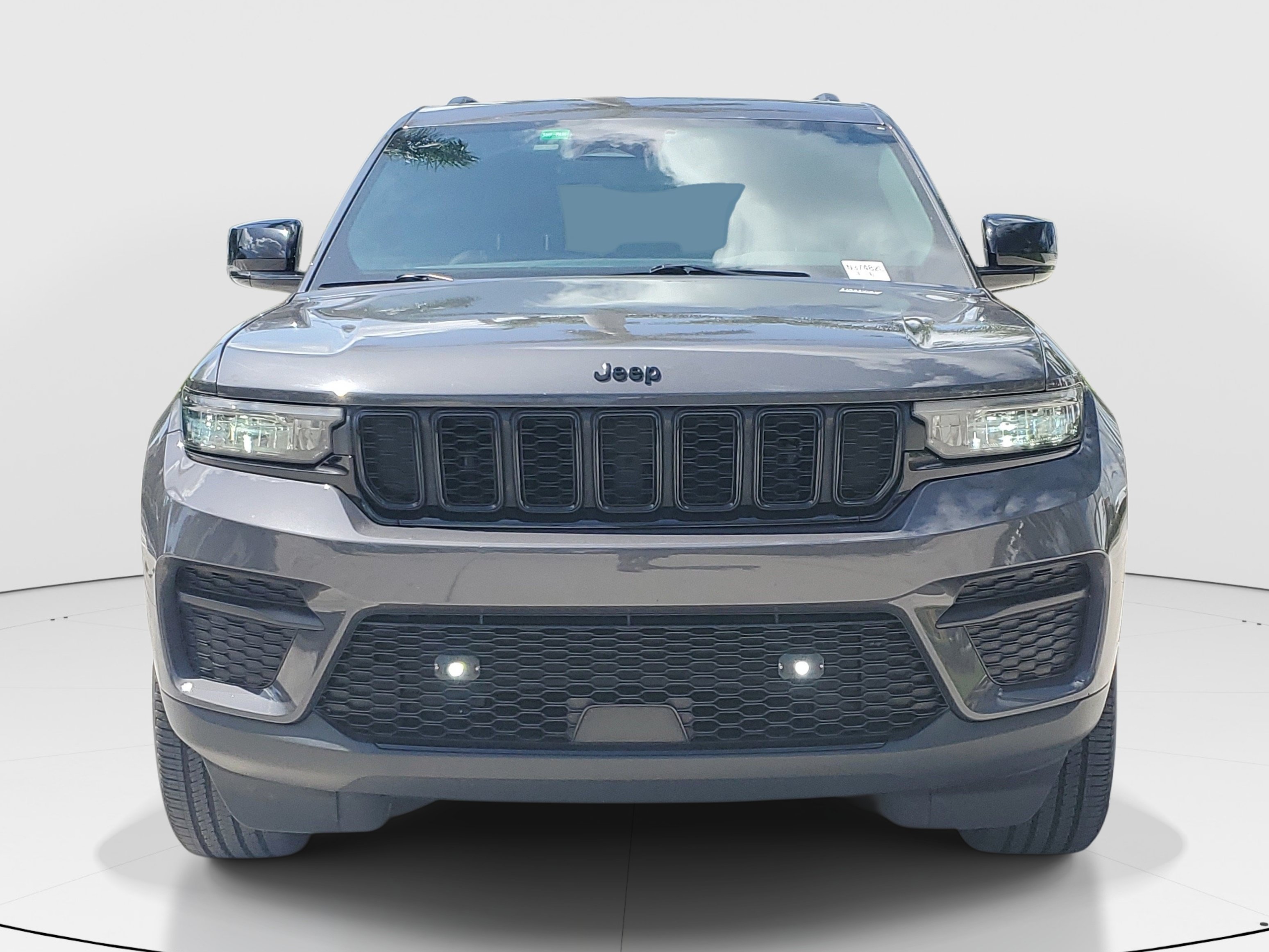 Used 2024 Jeep Grand Cherokee Altitude RWD image 2